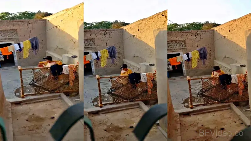 Desi Village Bhabhi Bathing Viral Clip Leaked