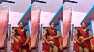 Desi Village Bhabhi Lifting Saree Pussy Show