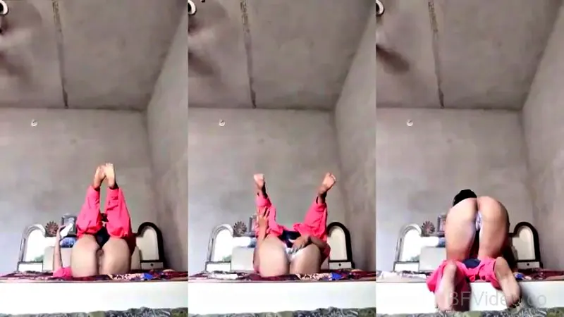 Desi Village Girl Ass Showing In Doggy Sex
