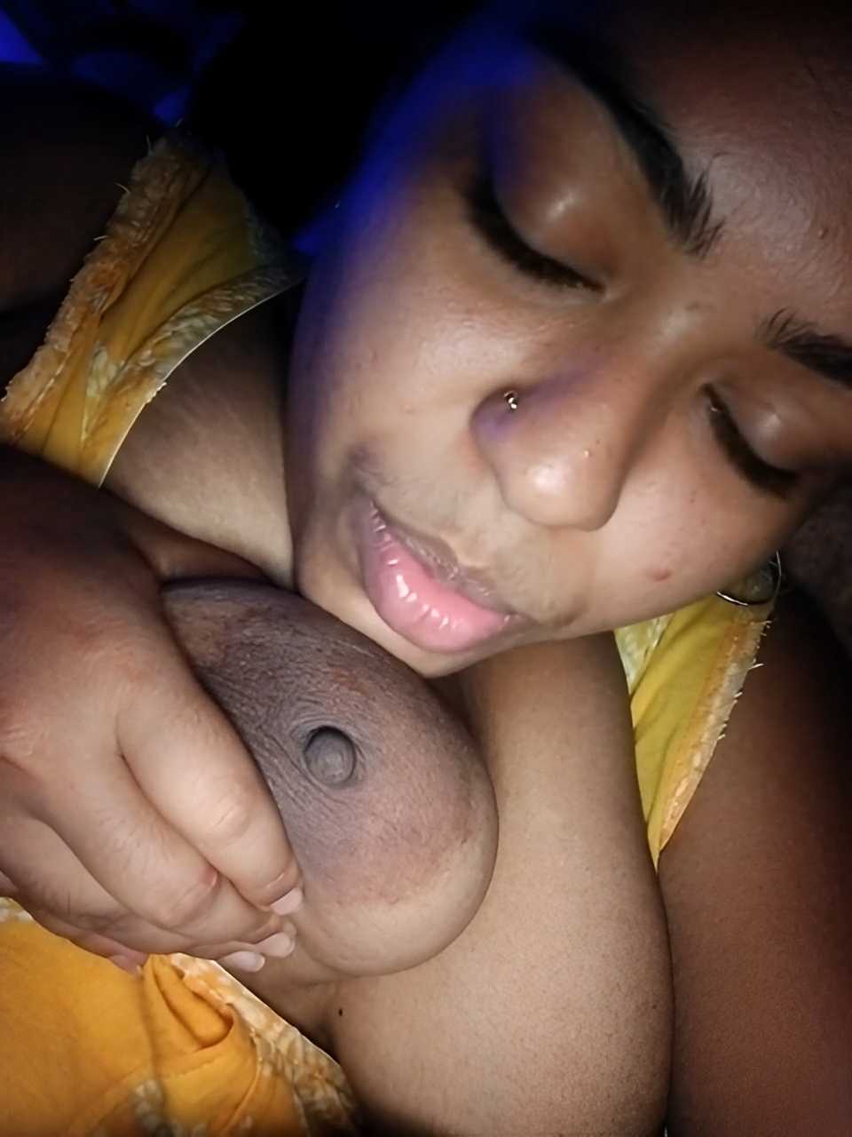 Bengali Girl Licking Boobs At Night Viral MMS - Thumbnail 5