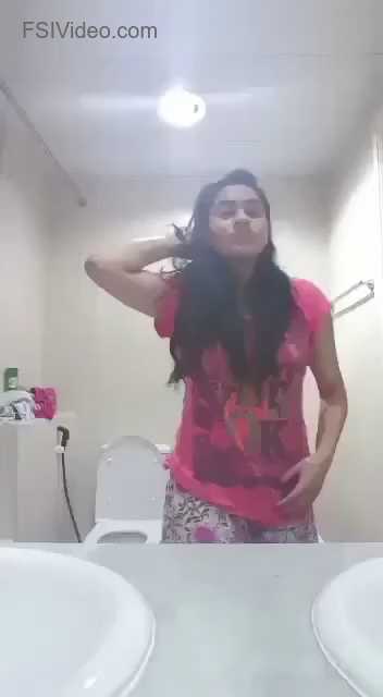 Desi Young College Girl Showing Her Boobs Ass On Selfie Cam