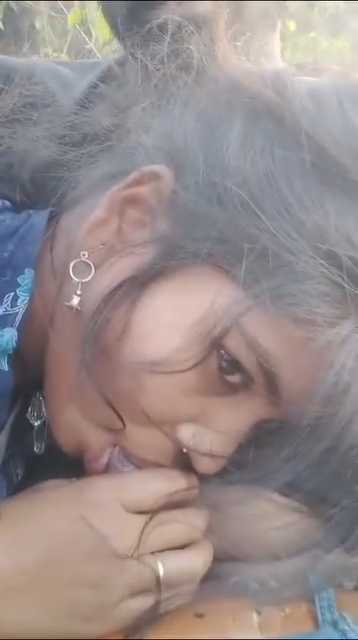 Dehati GF Rani Giving Blowjob at Outdoor Park