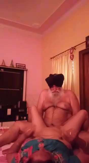Aged Punjabi Uncle Tries To Fuck His Maid