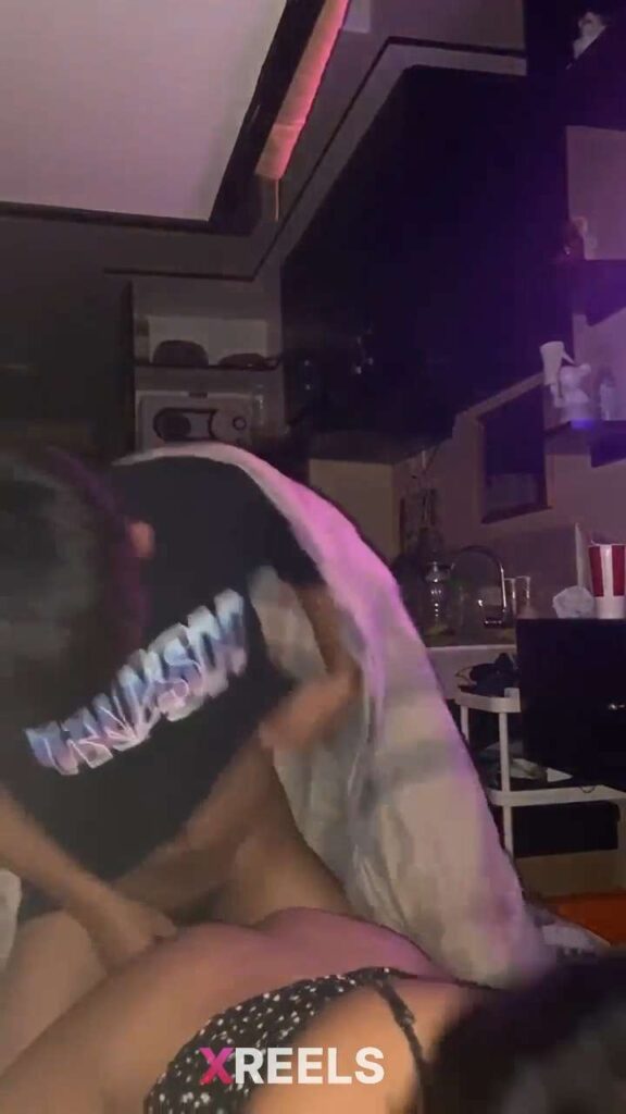 Thumbnail No 10 from Amateur Couple Recording Their Backshots.