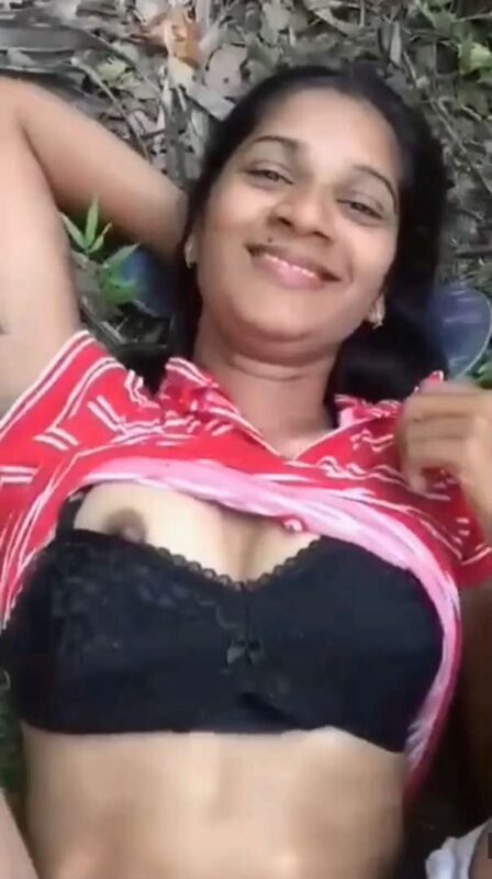 Thumbnail No 1 from Beautiful Desi Girl Fucking Outdoor Sex MMS Video.
