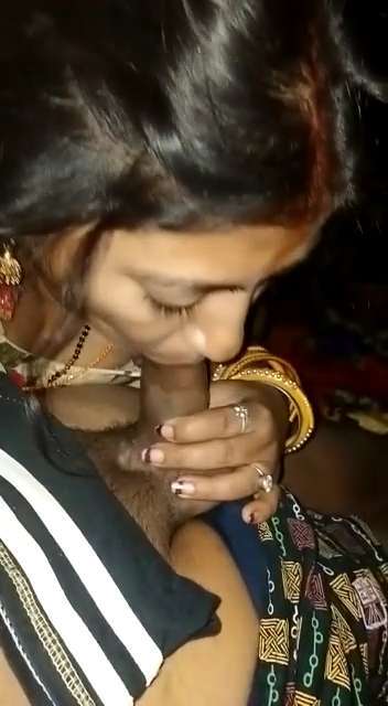 Bihari Bhabhi Giving Blowjob To Hubby