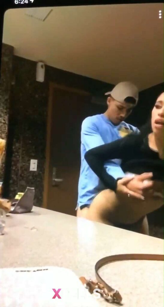 Thumbnail No 10 from Cheating Friends Girl Fucked In The Hotel Bathroom.