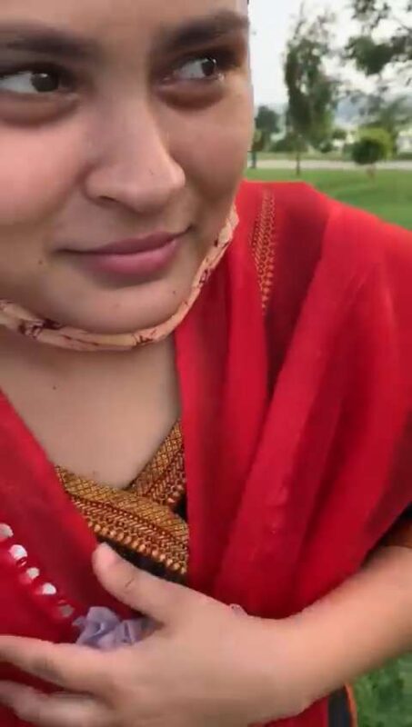 Thumbnail No 5 from Daredevil Bhabhi Giving Blowjob In Park Video.
