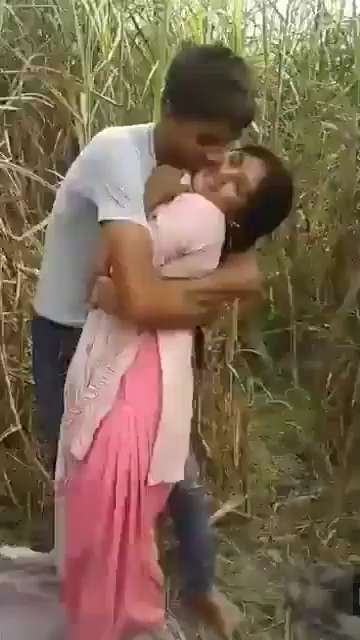 Dehati Bhabhi Sharing Sex In The Outdoors MMS Video