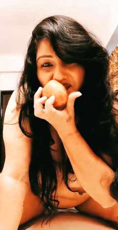 Thumbnail No 3 from Desi Bhabhi Inserting Apple Inside Her Pussy Video.