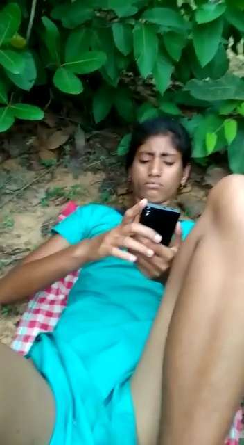 Desi Girl Bushy Pussy Show Outdoors