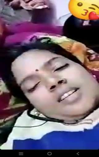 Desi Video Call Bhabhi Showing Boobs And Pussy