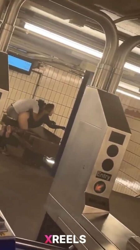 Thumbnail No 10 from Fucking On Station.
