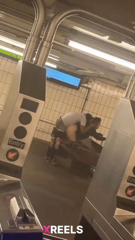 Thumbnail No 11 from Fucking On Station.
