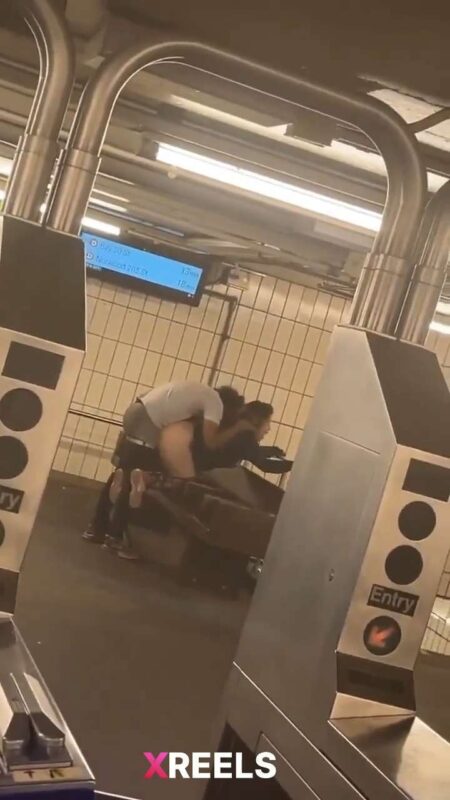 Thumbnail No 12 from Fucking On Station.