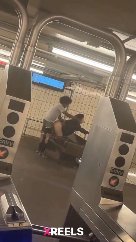 Thumbnail No 4 from Fucking On Station.