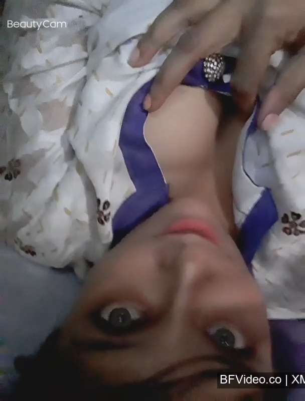 Girl Showing Her Cute Fleshy Boobs