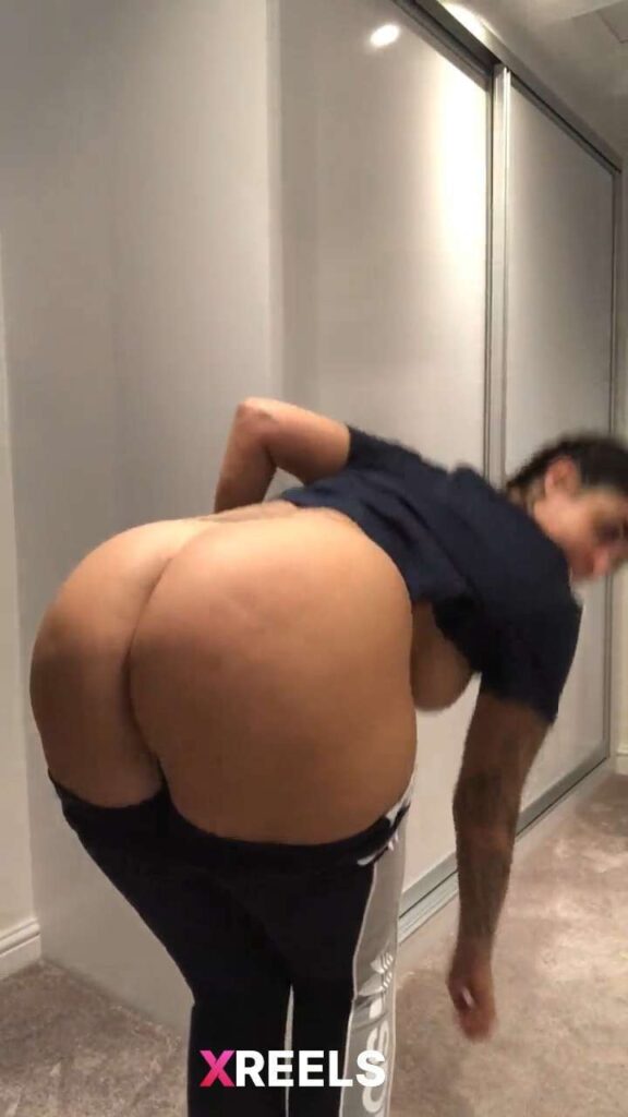 Thumbnail No 12 from High Ass Babe Showing Her Nudes.