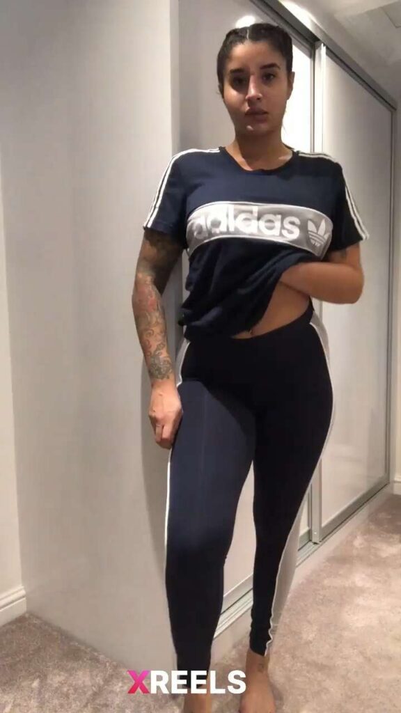 Thumbnail No 13 from High Ass Babe Showing Her Nudes.