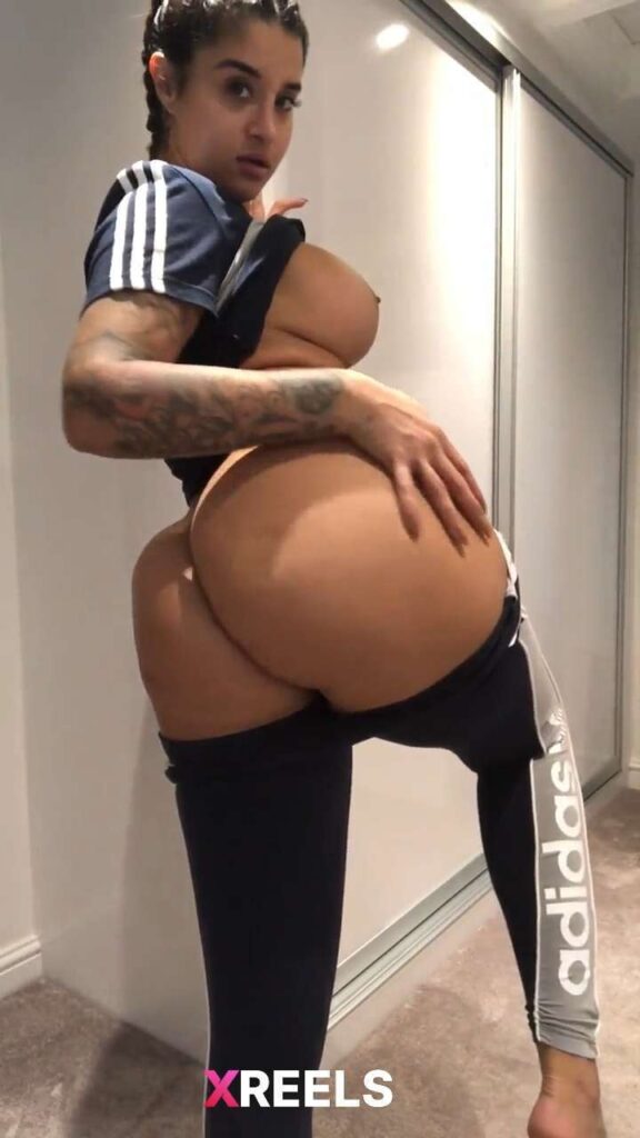 Thumbnail No 8 from High Ass Babe Showing Her Nudes.
