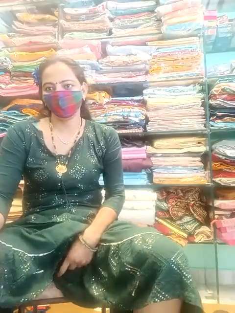 Horny Bhabhi Showing Her Pussy And Ass