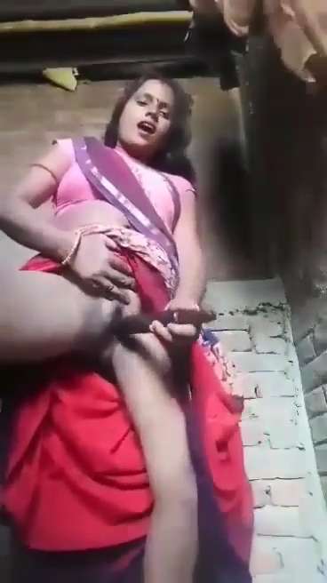 Horny Dehati Bhabhi Dildoing Pussy On Selfie Cam