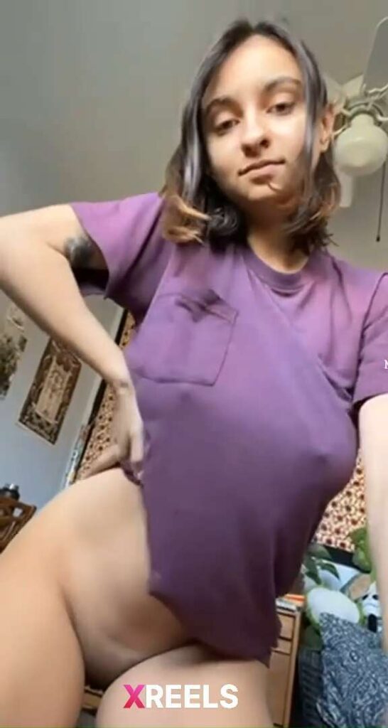 Thumbnail No 1 from Hot Babe Showing Boobs.