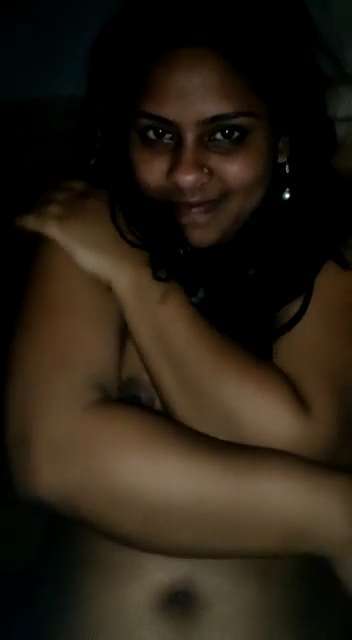 Hot Looking Topless Indian Beauty Exposed
