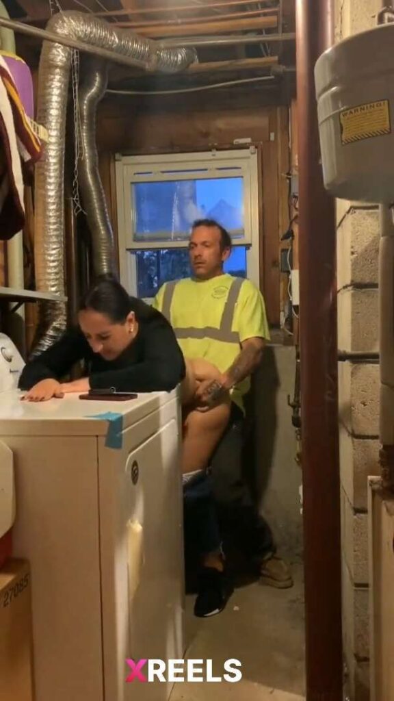 Thumbnail No 1 from Hot Milf Fucked By Construction Guy.