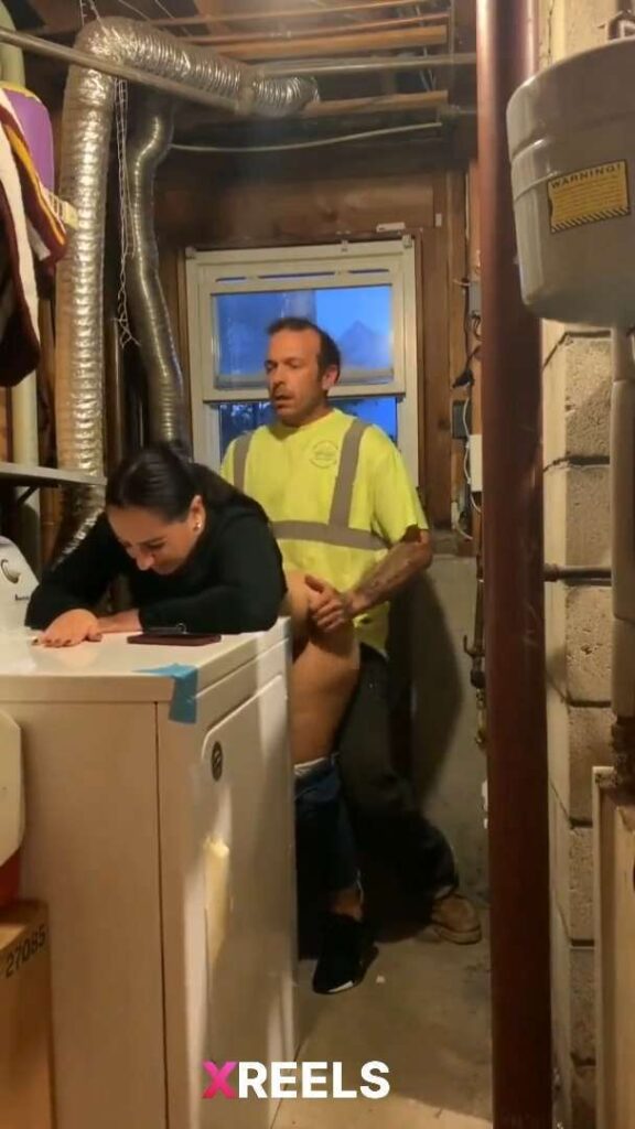 Thumbnail No 2 from Hot Milf Fucked By Construction Guy.