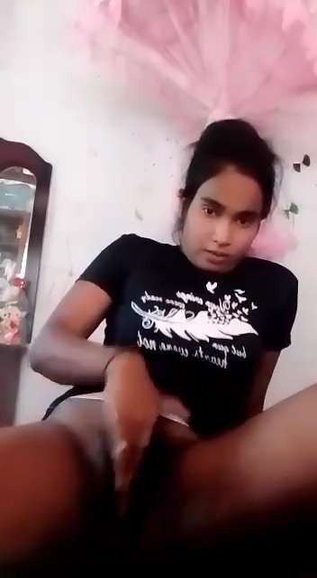 Indian Horny Girl Fingering Pussy Viral Clip
