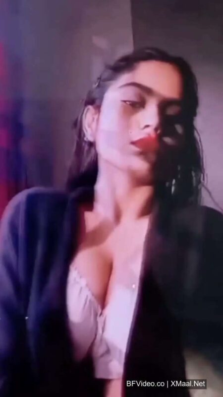 Thumbnail No 2 from Mumbai Maal Boobs Showing Topless Viral Video Video.