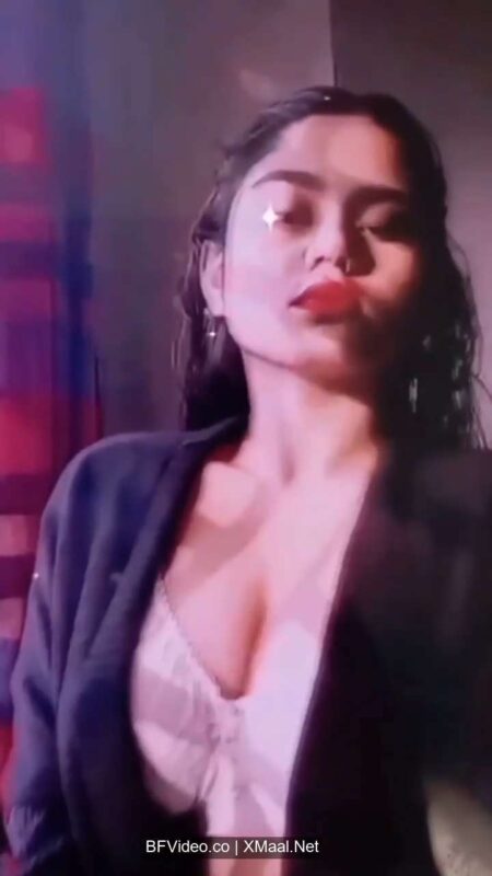 Thumbnail No 3 from Mumbai Maal Boobs Showing Topless Viral Video Video.