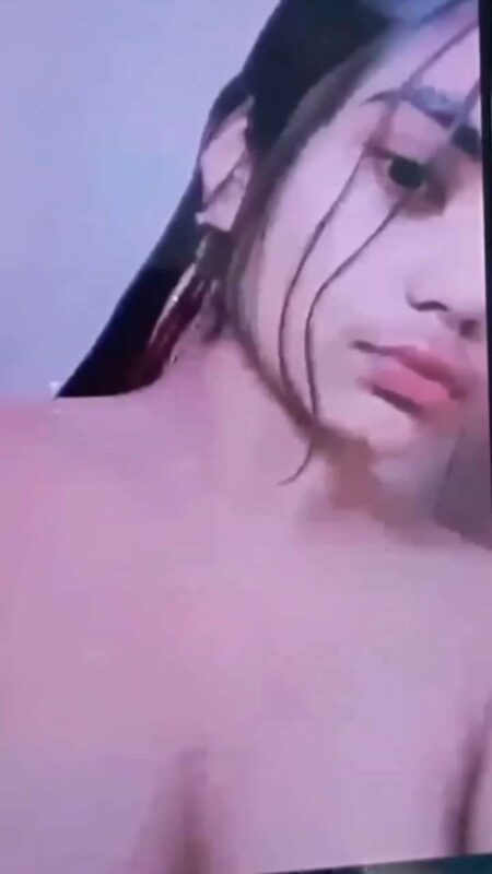 Thumbnail No 4 from Mumbai Maal Boobs Showing Topless Viral Video Video.