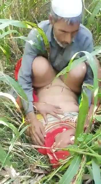 Muslim Wife Fucked Outdoors By An Old Man