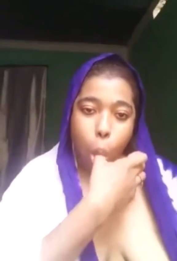 Naughty Bhabhi Showcasing Her Super Big Boobs