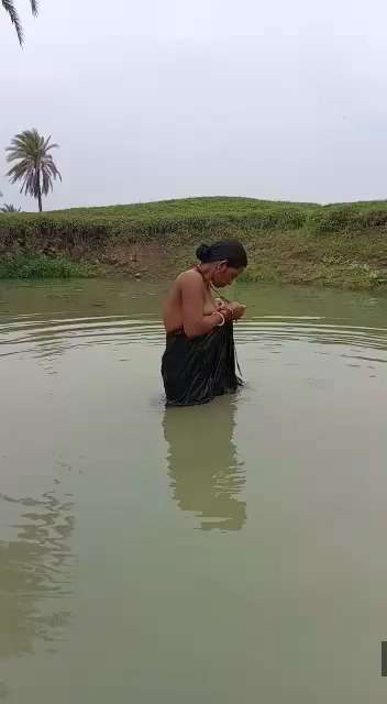 Naughty Guy Making Topless Bath Video Of Bhabhi