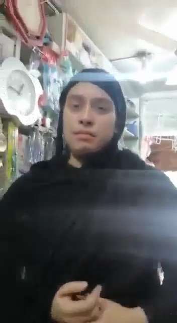 Pakistani Sex Lady Boobs Show To Shopkeeper MMS