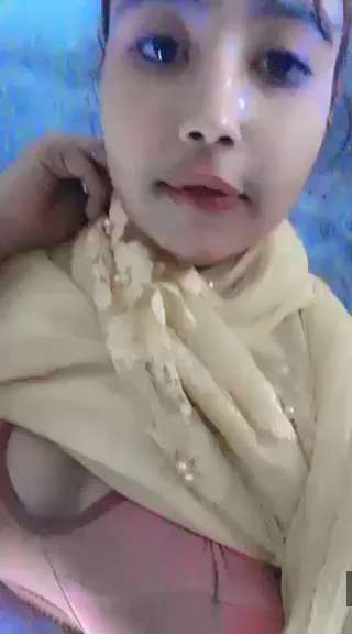 Petite Looking Bangladeshi Girl Showing Boobs