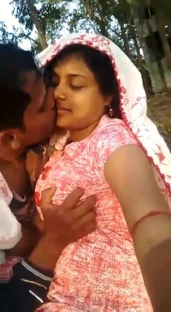 Soft Desi Big Boobs Press Outdoor Sex MMS