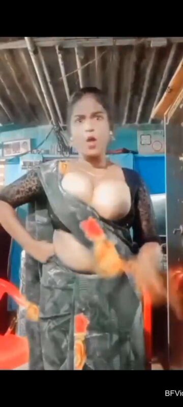 Thumbnail No 1 from South Indian Big Boobs Wife Topless Viral Video Video.