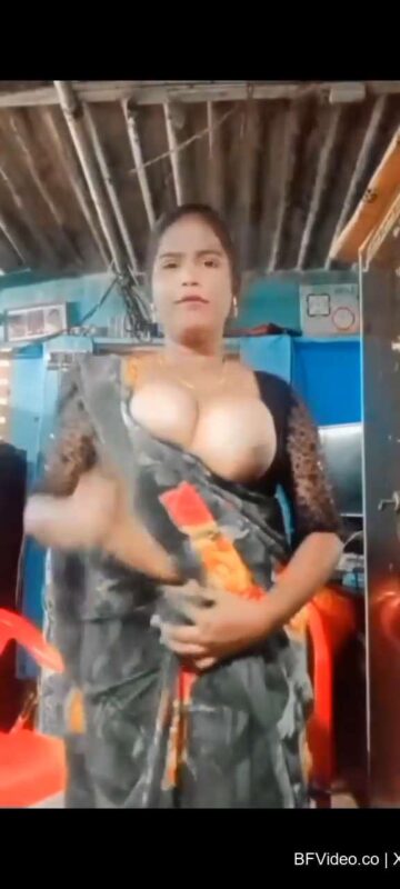 Thumbnail No 2 from South Indian Big Boobs Wife Topless Viral Video Video.