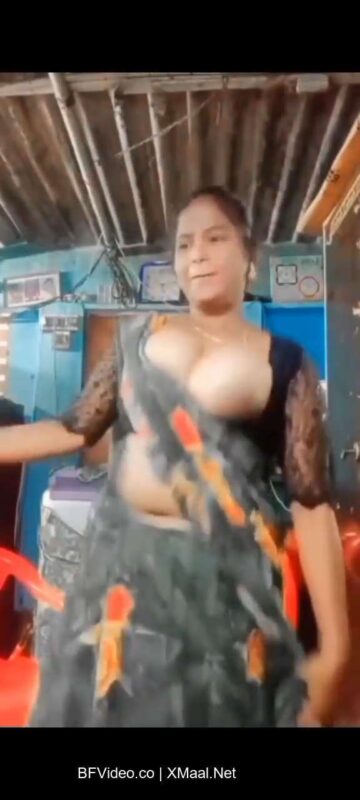 Thumbnail No 3 from South Indian Big Boobs Wife Topless Viral Video Video.