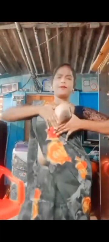 Thumbnail No 8 from South Indian Big Boobs Wife Topless Viral Video Video.