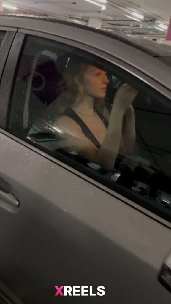 Thumbnail No 3 from Stranger Catching Hot Girl Changing In The Car.