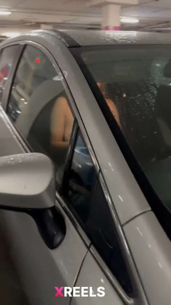 Thumbnail No 7 from Stranger Catching Hot Girl Changing In The Car.