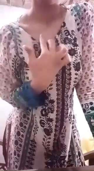 Thumbnail No 4 from Super Booby Pakistani Showing Her Big Melons.