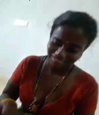 Tamil Big Boob Maid Exposing Topless Figure To House Owner