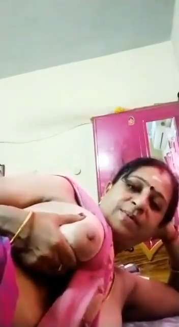 Tamil Iyer Maami Feeding Big Boobs Viral MMS