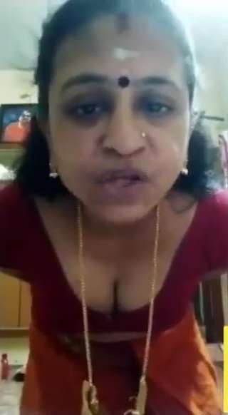 Tamil Iyer Maami Showing Milky Boobs Viral Clip